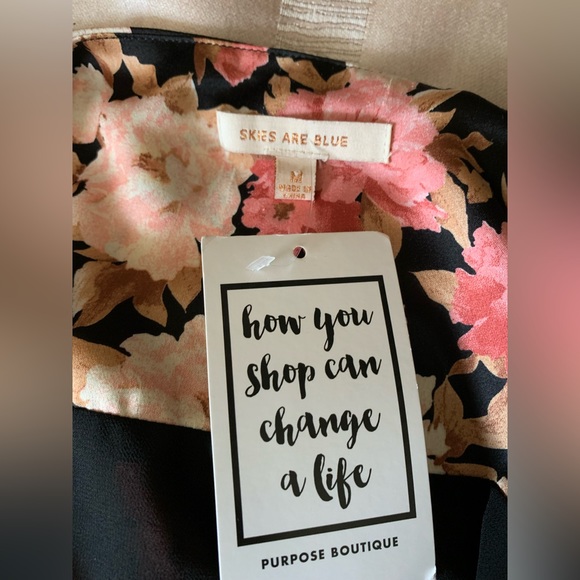 NWT SKIES ARE BLUE LONG SLEEVE FLOWERY TOP. PUFFED SLEEVES END W/SMOCKED CUFFS. - Picture 9 of 10